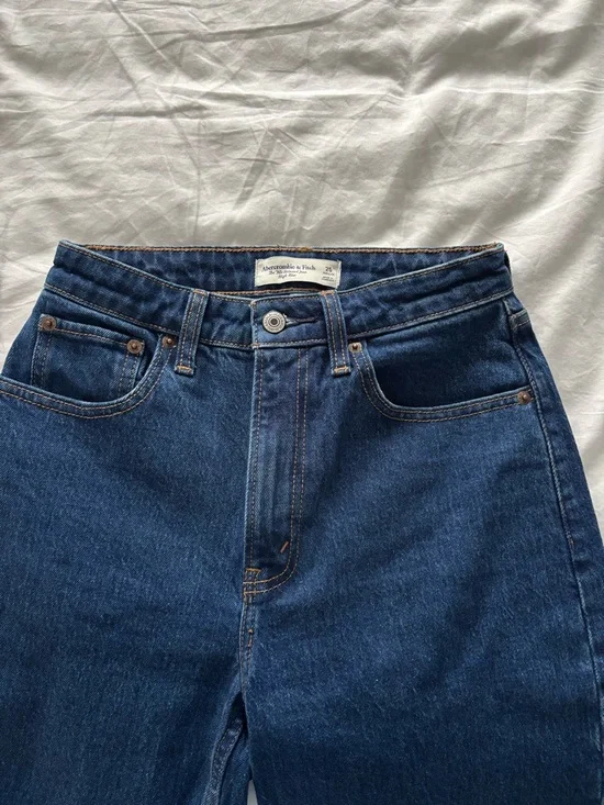 Abercombie High Rise 90s Relaxed Jean - Picture 3 of 5